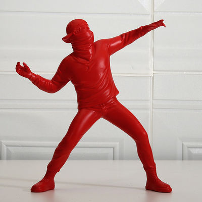 Escultura de decoração de interiores Padrão de resina vertical Espelho cruzado com meninos jogando flores