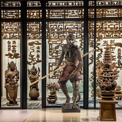 Estátua de cobre de liga 3D personalizada de design contemporâneo Wukong para exibição de desktop de aniversário
