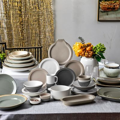 Servidores de mesa de cerâmica nórdica Conjunto com desenho de relevo esmaltado mate Copas Pratos Placas de tigelas