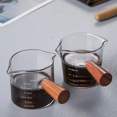Copo de medição de vidro de borosilicato transparente de 100 ml com tampa estilo de design minimalista