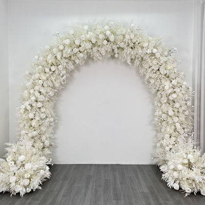 Maravilhoso arco de flores em forma de coração para adereços de palco de casamento
