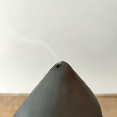 Mini-queimador de incenso em cerâmica de estilo chinês com suporte de incenso em metal personalizado