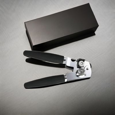 Abridor de garrafas de aço inoxidável multifuncional com design de borda segura e logotipo personalizado