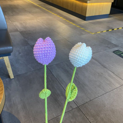 Decoração única de mesa de seda com bolsas de girassol e margarida de malha para presentes preciosos