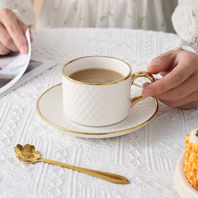 Embalado em caixas Luxury White Tea Set com elegantes canecas de bambu e copos modernos de cerâmica