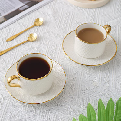 Embalado em caixas Luxury White Tea Set com elegantes canecas de bambu e copos modernos de cerâmica