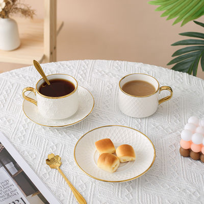 Embalado em caixas Luxury White Tea Set com elegantes canecas de bambu e copos modernos de cerâmica