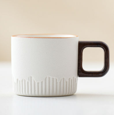 Taça de café de cerâmica compacta nórdica 50 ml com design rural e alça de madeira