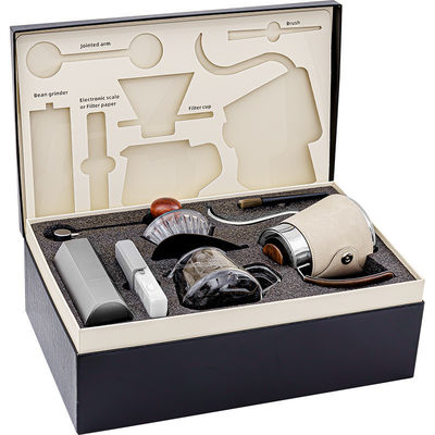 Fornecido e minimalista popular derramar sobre máquina de café para a fabricação de café