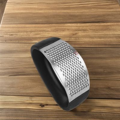 A melhor escolha dos supermercados Pressão de alho e pelador de aço inoxidável com alça de bambu