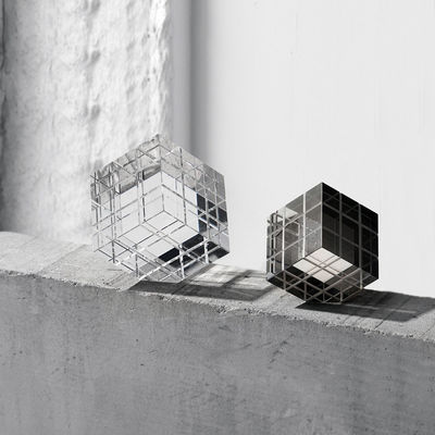 Melhore a decoração da sua mesa com elegantes ornamentos modernos de vidro Rubik's Cube