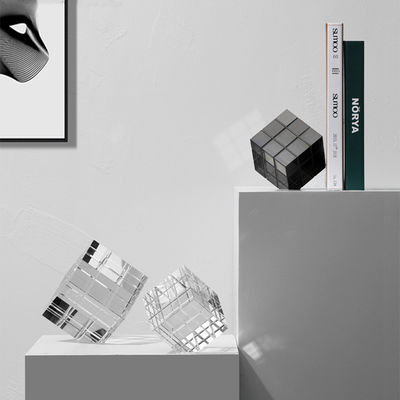 Melhore a decoração da sua mesa com elegantes ornamentos modernos de vidro Rubik's Cube