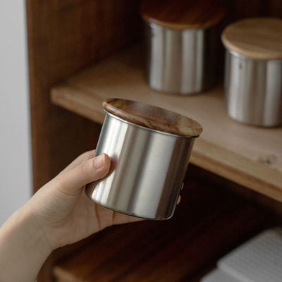 Caixa de café de aço inoxidável de 8*7,5cm esculpida com tampa de madeira moderna e vedação de vácuo