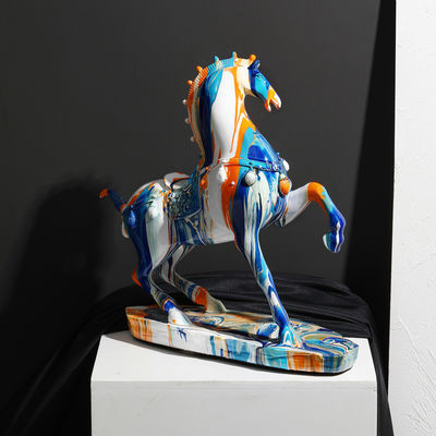 Ornamento de resina de cavalo galopante antigo Uma decoração única e elegante para celebrações