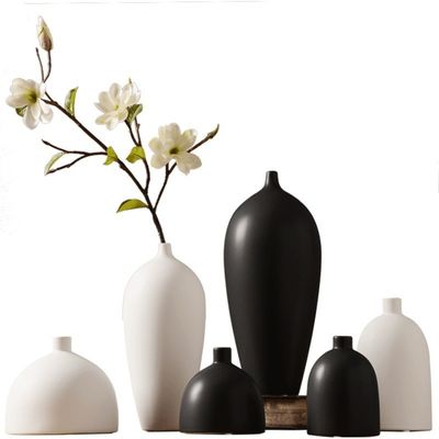 Decoração de mesa de vaso cerâmico preto e branco moderno para ocasião de aniversário