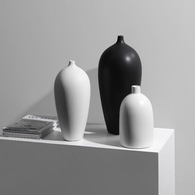 Decoração de mesa de vaso cerâmico preto e branco moderno para ocasião de aniversário