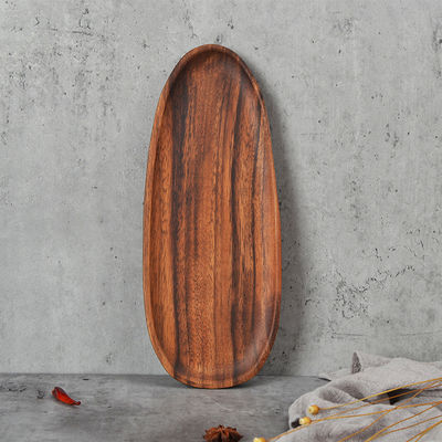 Ofereça utensílios de madeira natural sustentáveis e bandejas de servir com estilo de design tradicional