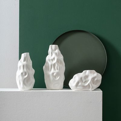 Vaso cerâmico irregular de cor fosca prateada para decoração de restaurantes e hotéis