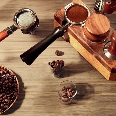 Acessórios portáteis de café de aço inoxidável de 58 mm e portafiltro de madeira