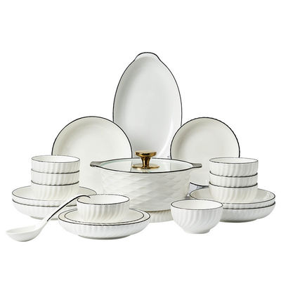 Elegante prato de porcelana branco cerâmico de borda preta para casa hotel restaurante inclui colheres de sopa