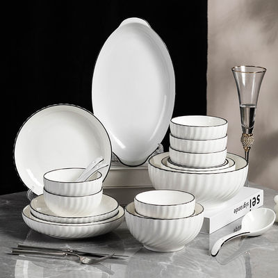 Hotéis Restaurantes Sala de Jantar Servidores de mesa Cerâmica Porcelana Branca Placa de Taça Conjunto com Borda Preta Estilo de Design Contemporâneo