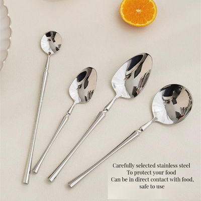 Hotel Wedding 24 peças de aço inoxidável Flatware Set com cor personalizada tipo de metal