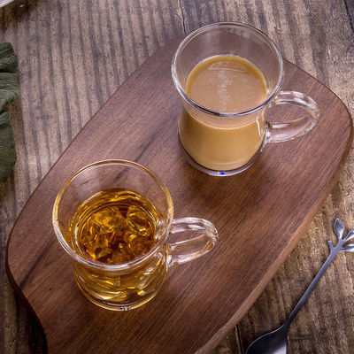 Copo de vidro em forma de montanha para beber suco de café ou sorvete