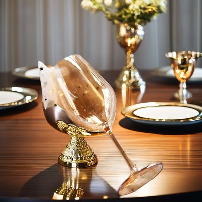 Copo de vinho de cristal em forma de U de âmbar direto