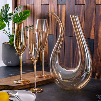 Copo de vinho de cristal em forma de U de âmbar direto