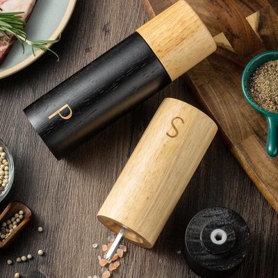 Logotipo personalizado Ajustável 7 polegadas de carvalho madeira sal e pimenta moinho conjunto com núcleo de cerâmica