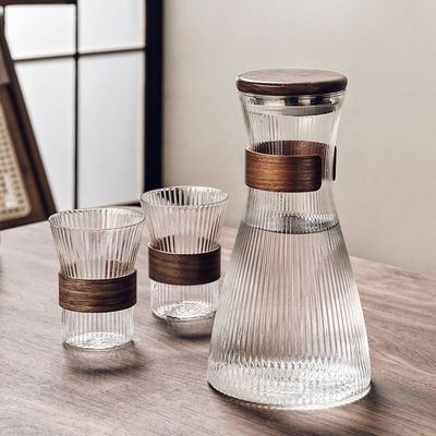 Conjunto de bebidas de vidro de borosilicato de alto tamanho personalizado para garrafas de água fria domésticas modernas
