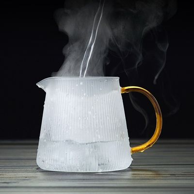 Desenho clássico e elegante Jugos de leite de vidro de alto borosilicato com alça resistente ao calor