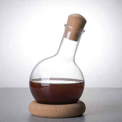 Decantador de vinho tinto de vidro de borosilicato soprado à mão com recurso de verter rápido e anel de cortiça
