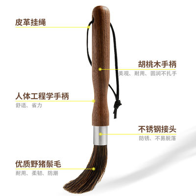 A escova de limpeza do moinho de café de madeira é a ferramenta perfeita para limpeza sustentável