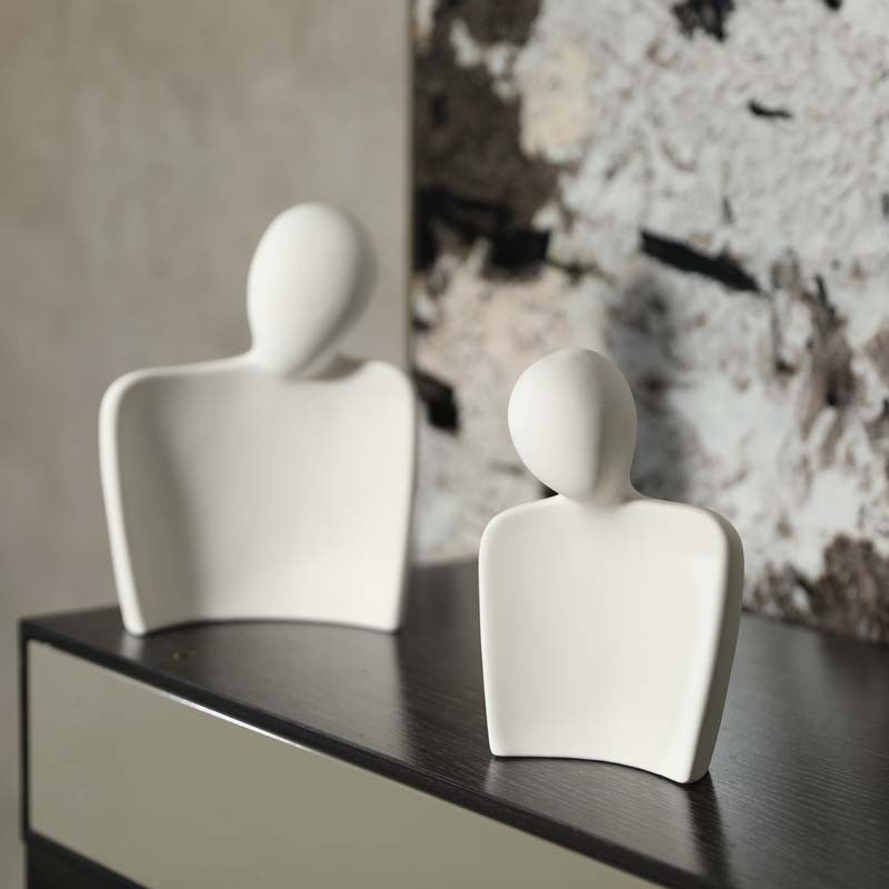 Outra decoração do lar Escultura de bambu vibrante de amantes abraçados Arte cerâmica para presentes