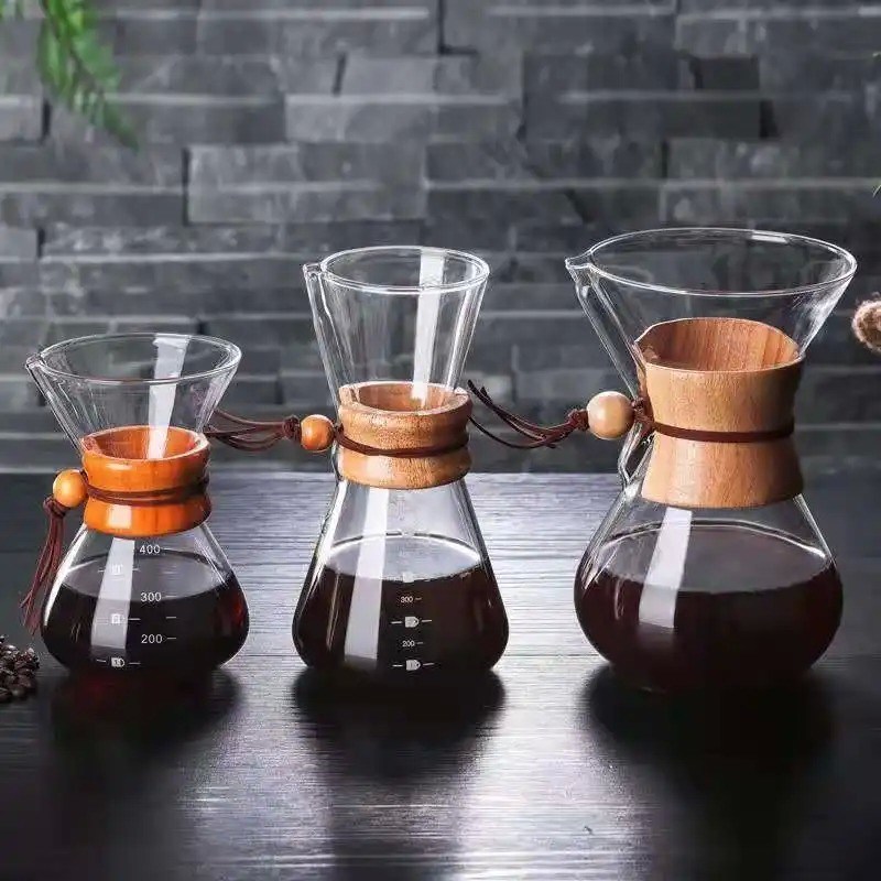 Experimente a taça de café perfeita em qualquer lugar com esta máquina portátil de gotejar café