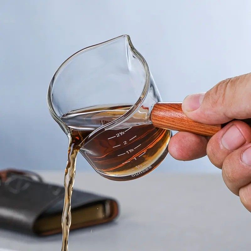 Copo de medição de vidro de borosilicato transparente de 100 ml com tampa estilo de design minimalista