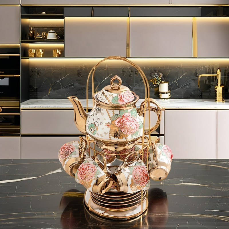 Taças de porcelana de borda de ouro ecológicas e uma panela de chá e café para estilo europeu moderno