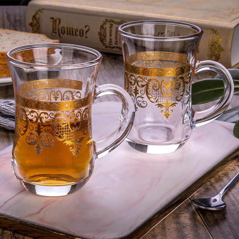 Copo de vidro em forma de montanha para beber suco de café ou sorvete