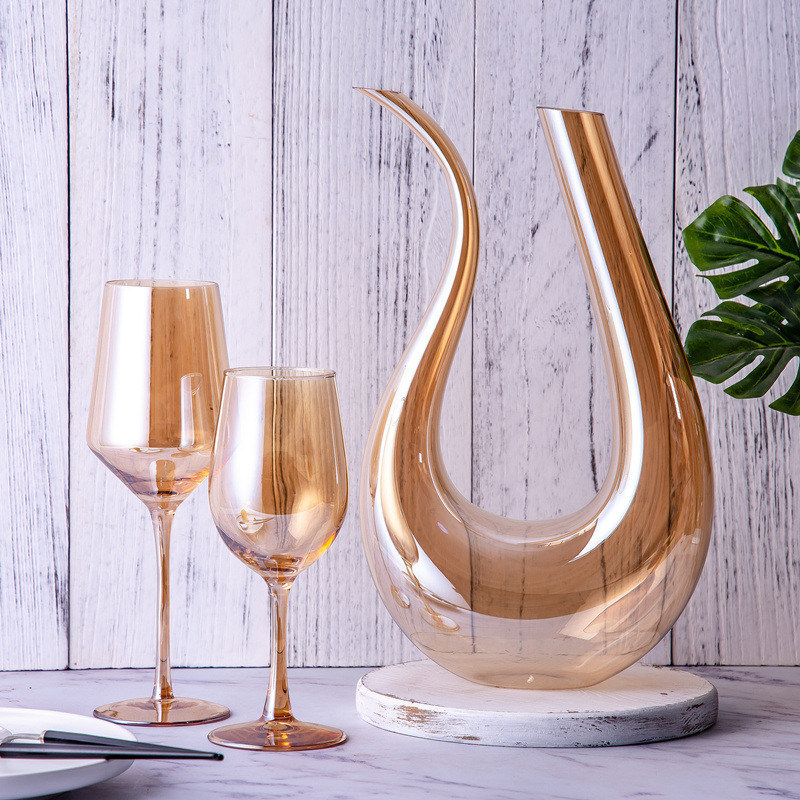 Copo de vinho de cristal em forma de U de âmbar direto